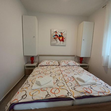 Apartments Leon 1 Новиград Екстериор снимка