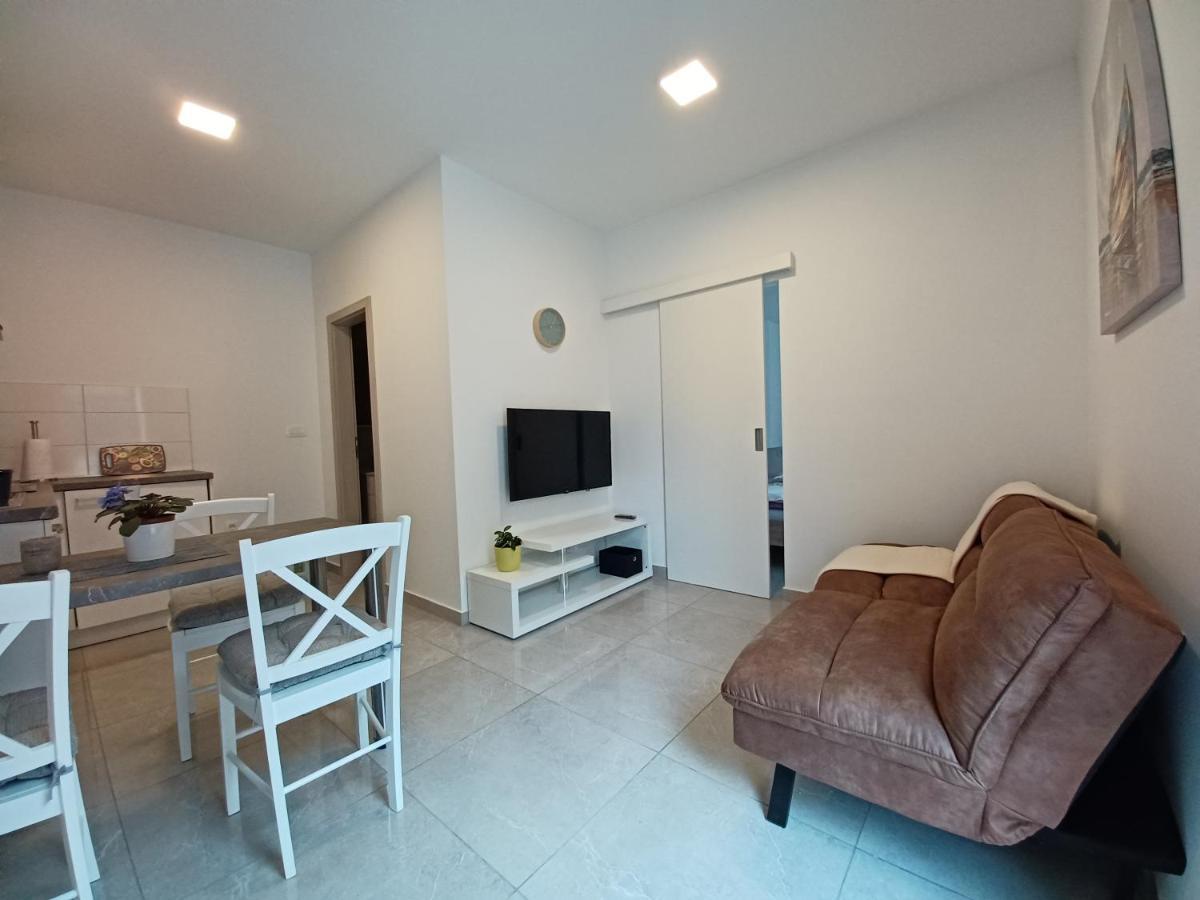 Apartments Leon 1 Новиград Екстериор снимка