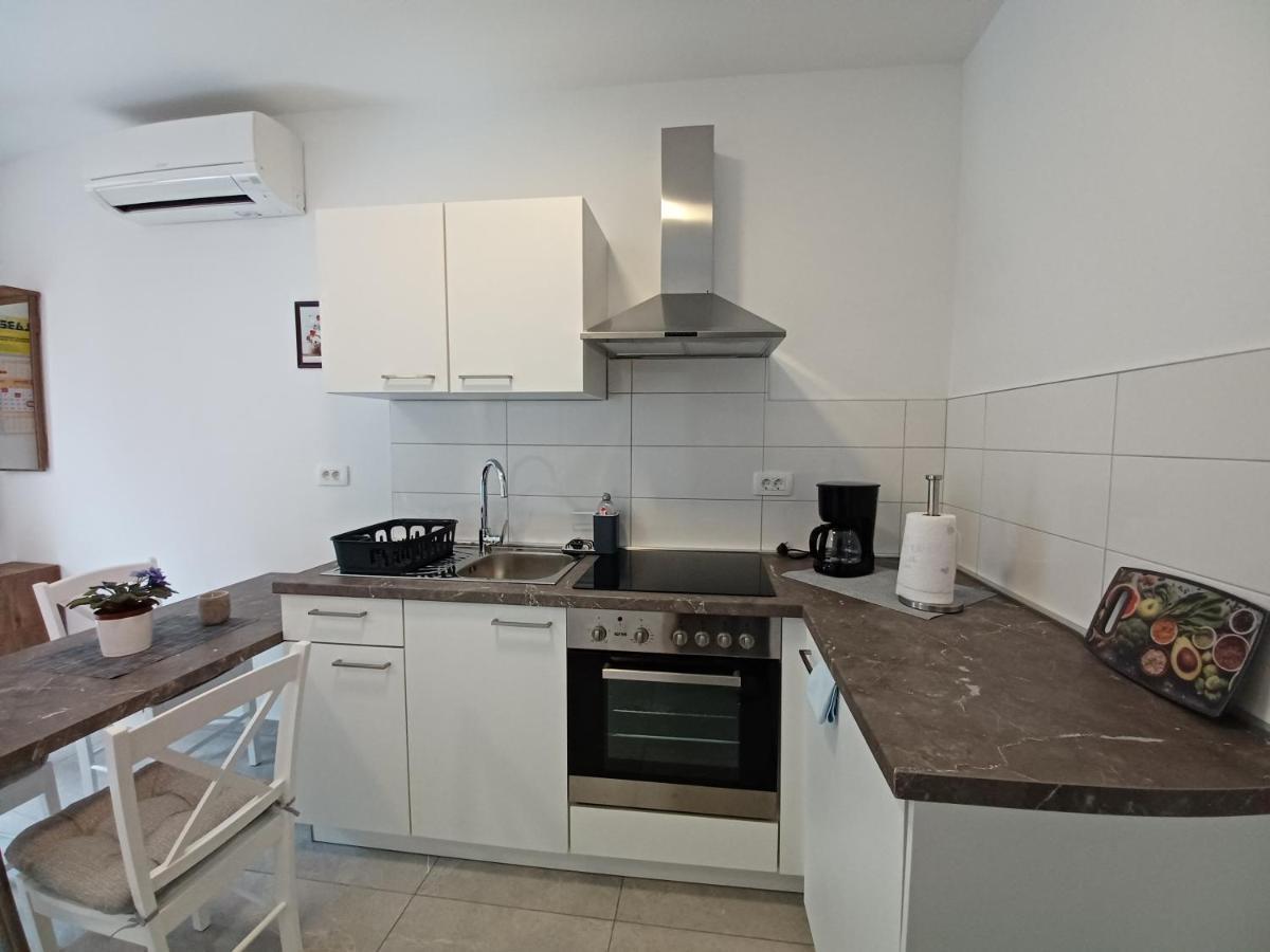 Apartments Leon 1 Новиград Екстериор снимка