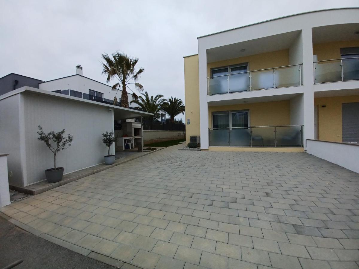 Apartments Leon 1 Новиград Екстериор снимка