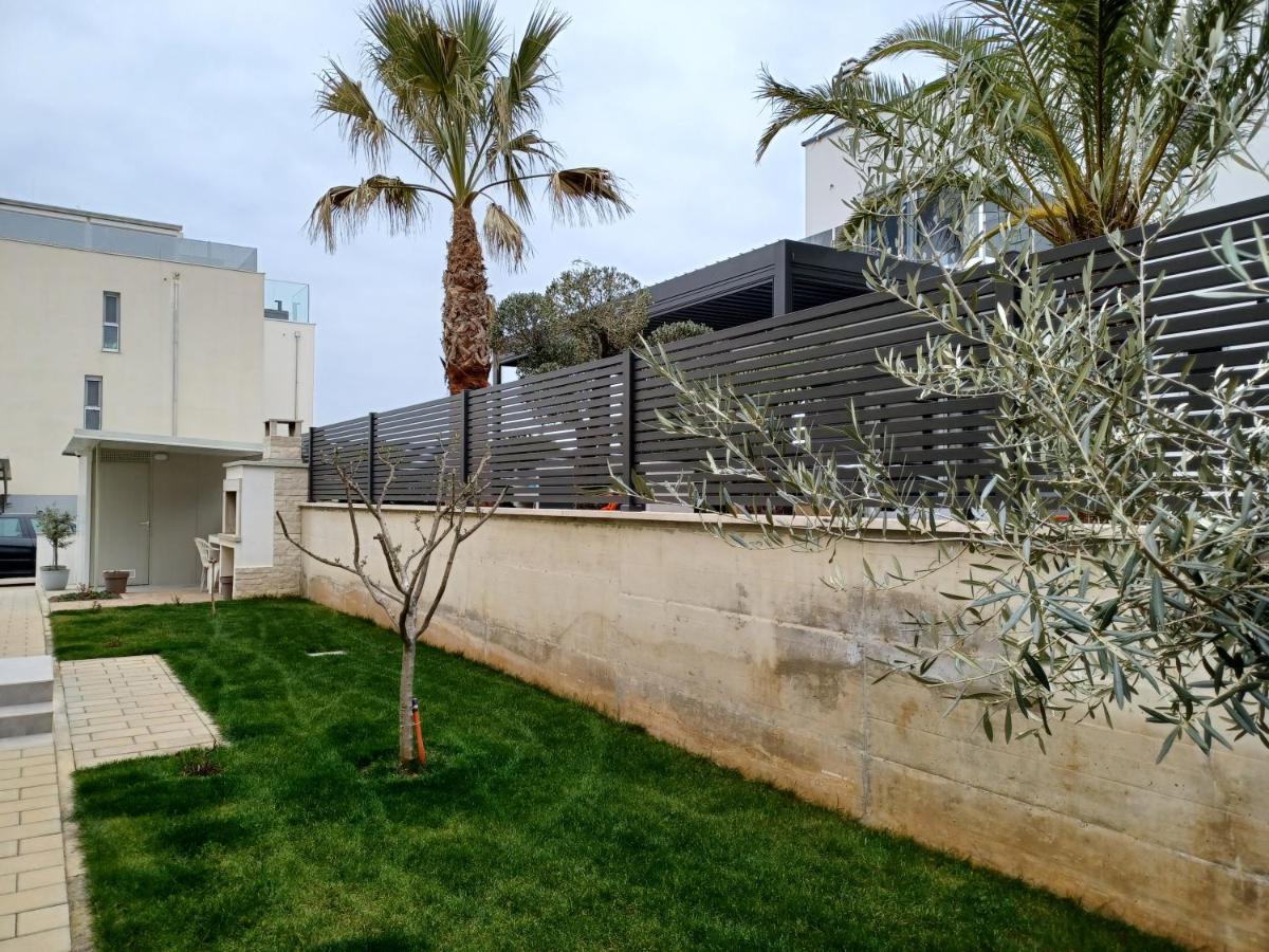 Apartments Leon 1 Новиград Екстериор снимка