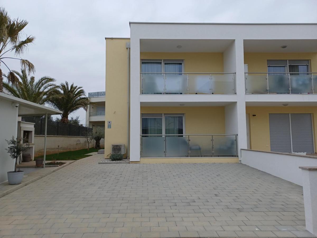 Apartments Leon 1 Новиград Екстериор снимка