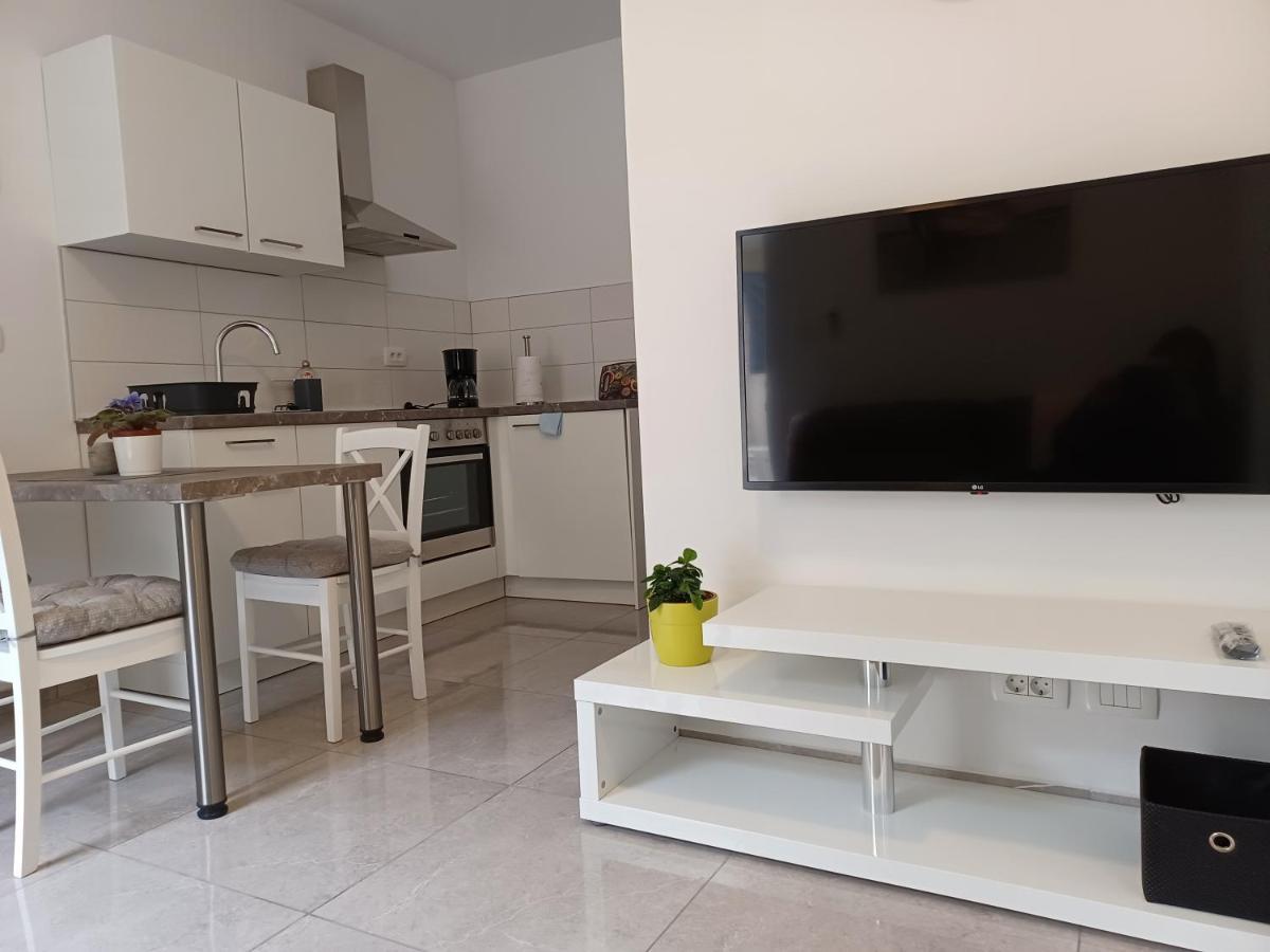 Apartments Leon 1 Новиград Екстериор снимка