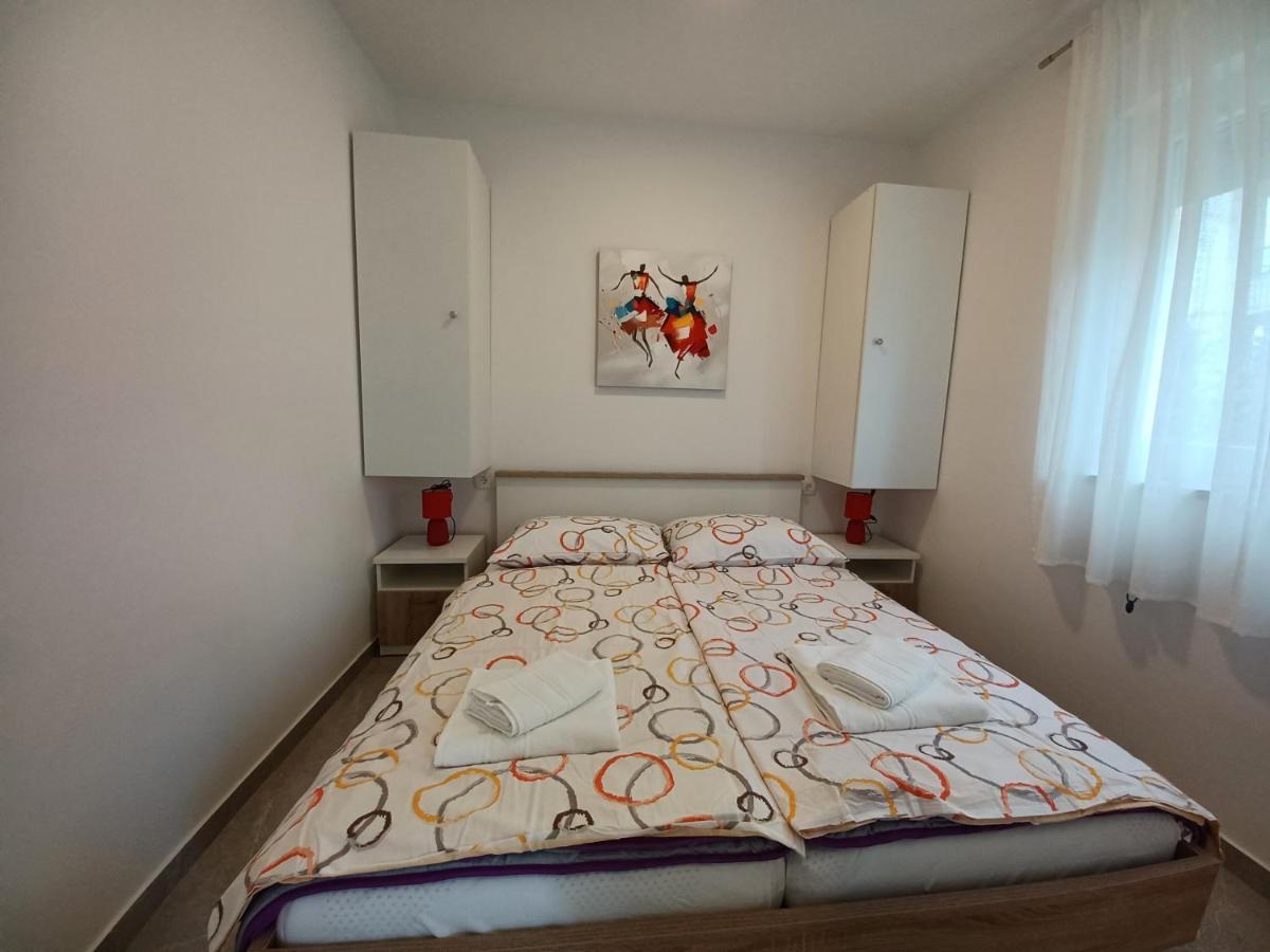 Apartments Leon 1 Новиград Екстериор снимка
