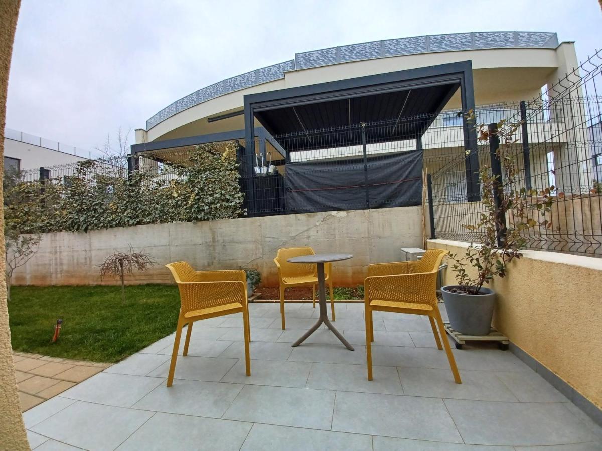 Apartments Leon 1 Новиград Екстериор снимка