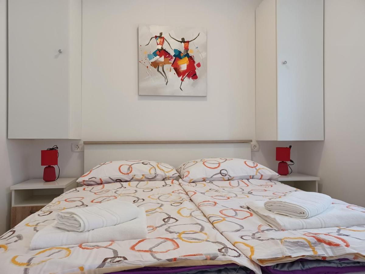 Apartments Leon 1 Новиград Екстериор снимка
