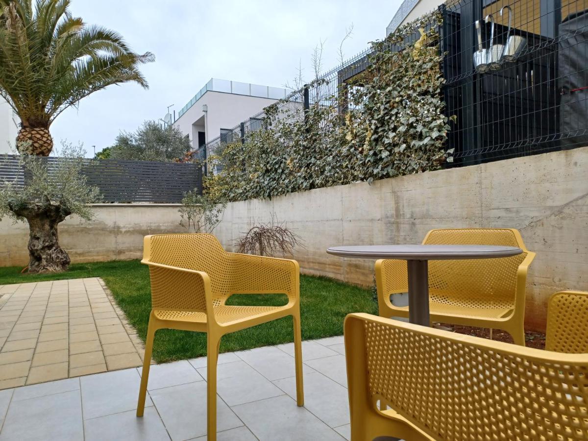 Apartments Leon 1 Новиград Екстериор снимка