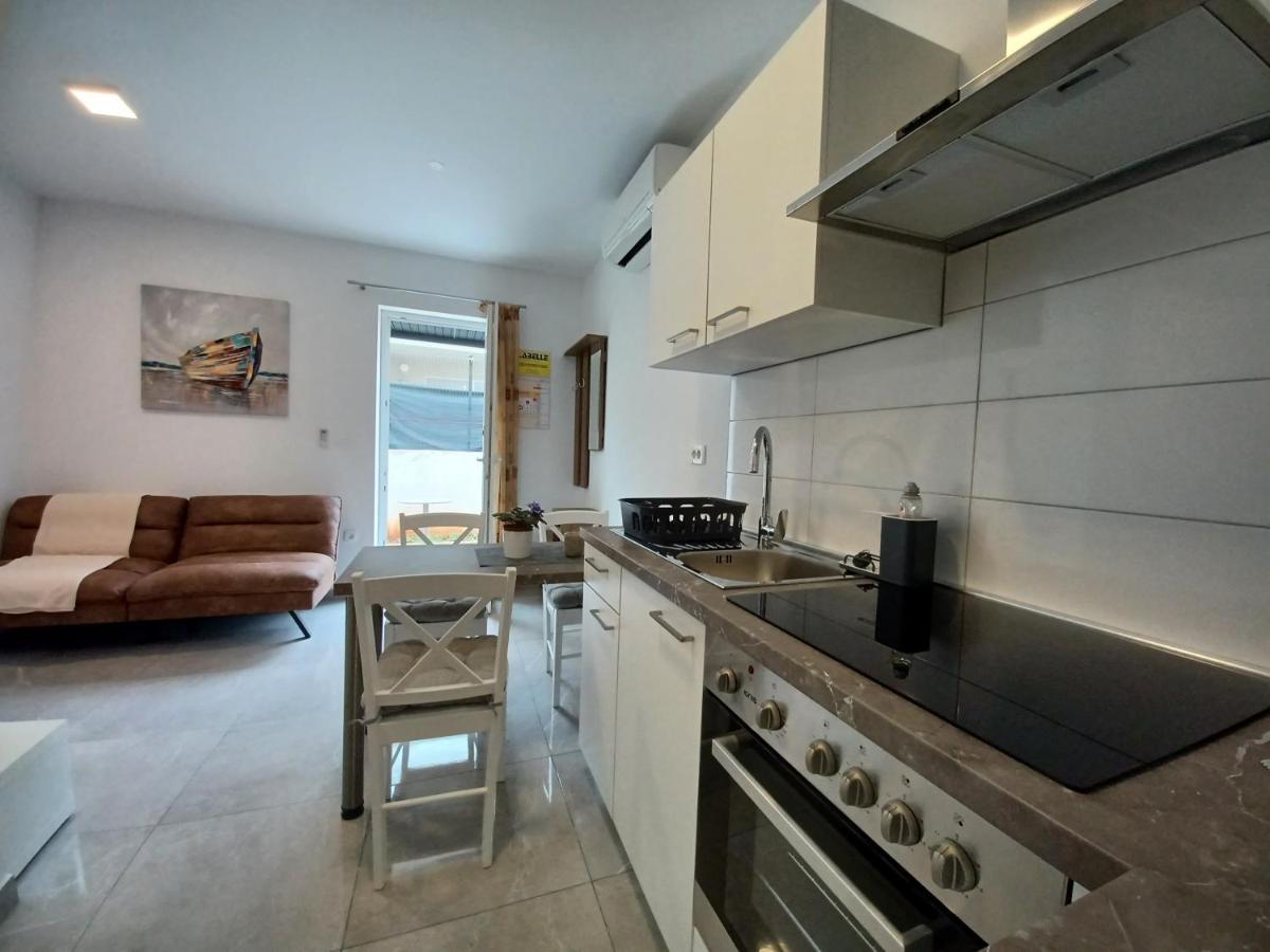 Apartments Leon 1 Новиград Екстериор снимка